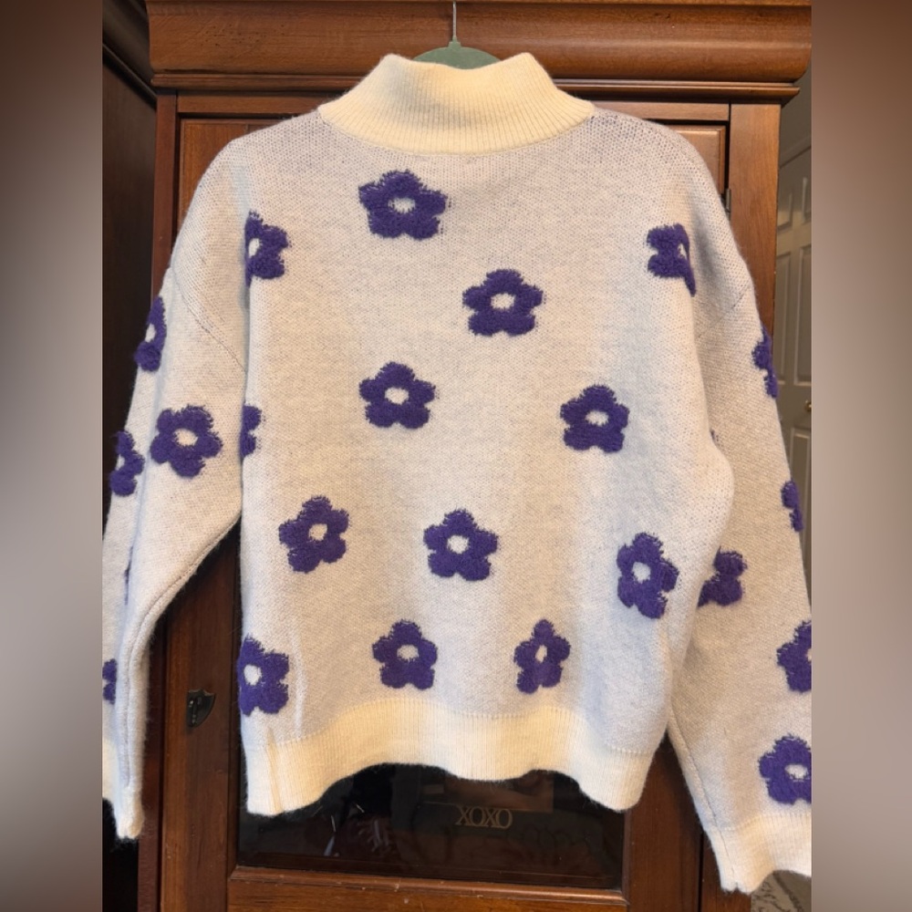 BiBi Women's Turtleneck Zip Cream Sweater with Purple Floral Design NWT - Picture 4 of 11